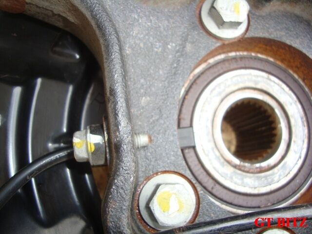 Impreza 2.0 TD Turbo Diesel Front Wheel Hub & Knuckle 6 Speed LH 2009-12 7 Miles