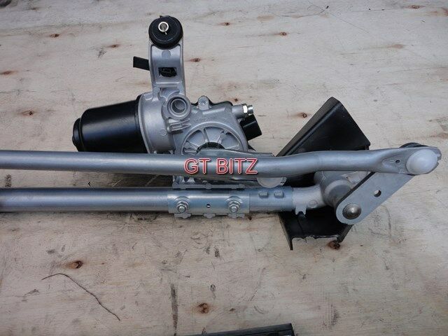 NEW Subaru Legacy Outback 2010 - 2013 LHD Front Windscreen Wipers & Motor