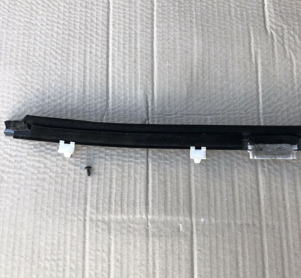 Nissan Skyline GTR GTT R34 Door Window Outer Weather Strip Moulding Trim Seal RH