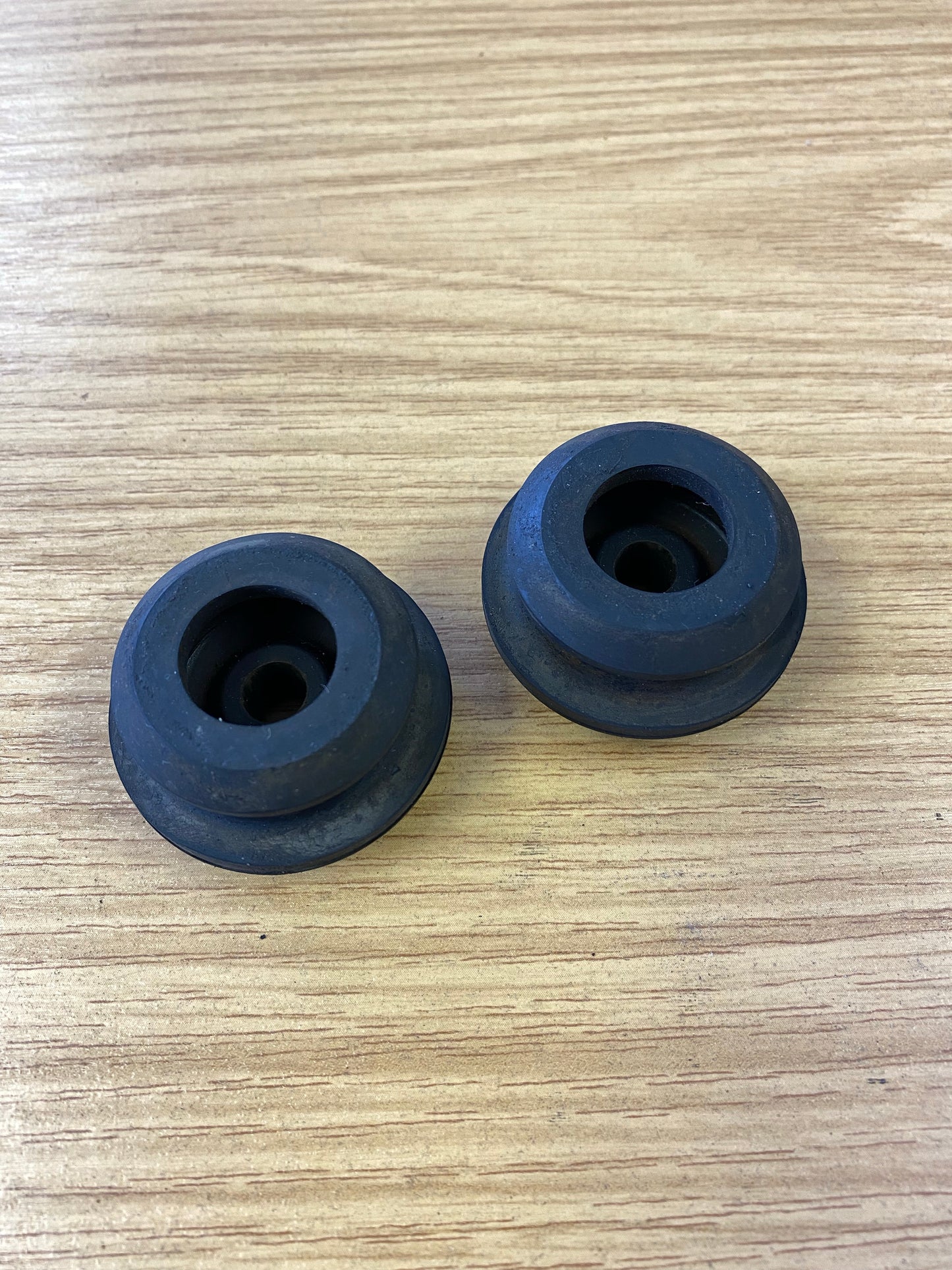 Subaru Impreza STI 8 9 Blobeye Hawkeye Lower Radiator Rubber Cushion Bush Pair