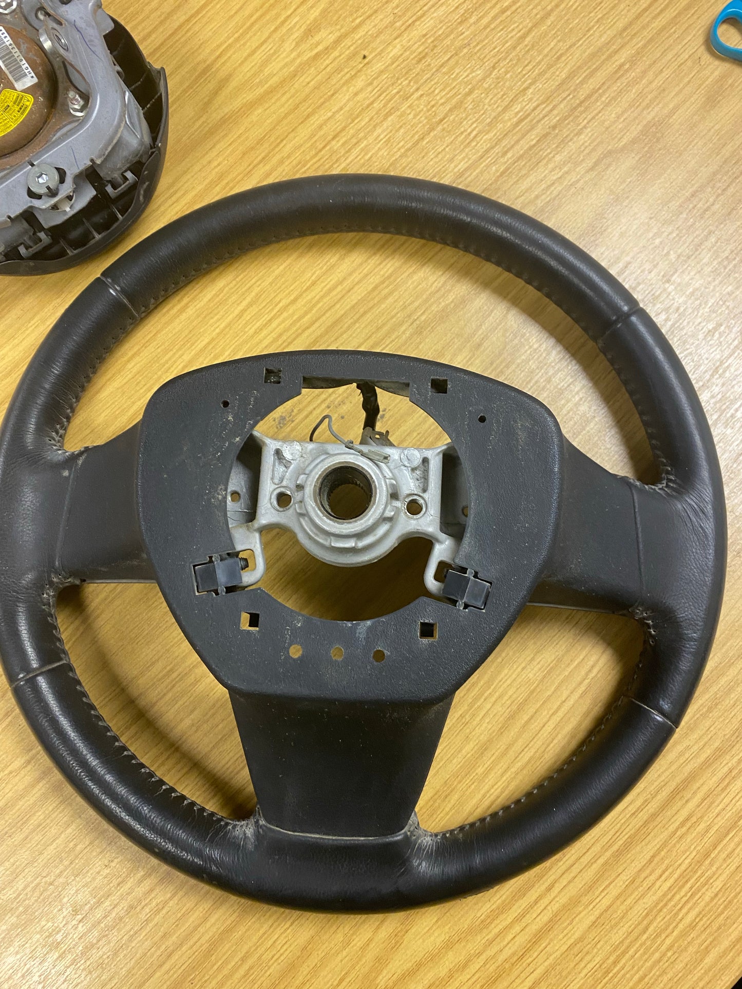 Subaru Outback Multi Function Manual Steering Wheel Spares/Repairs 10-14 UK