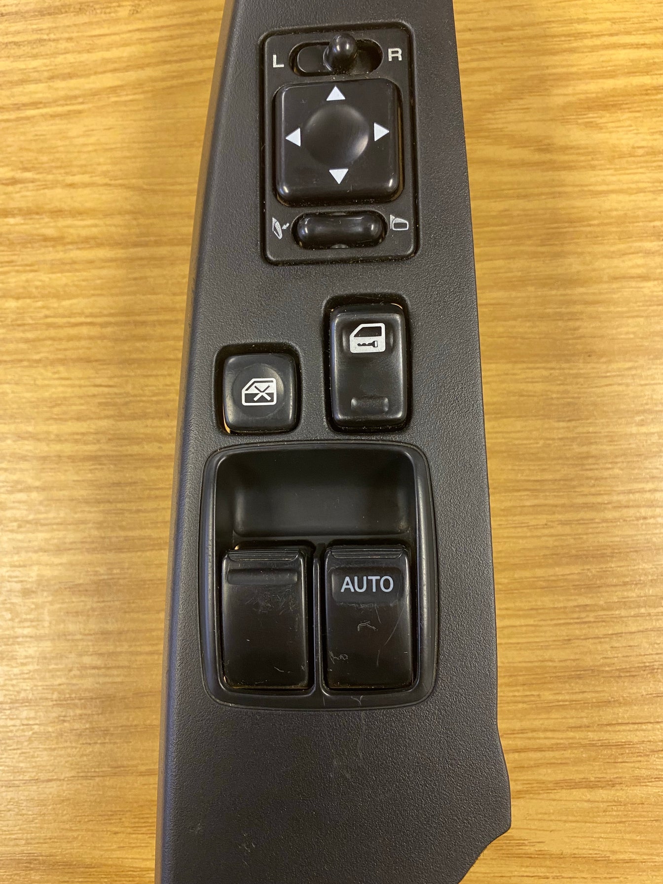 Nissan Skyline GTT GTR R34 Electric Windows & Mirrors Switch Drivers Side (1)