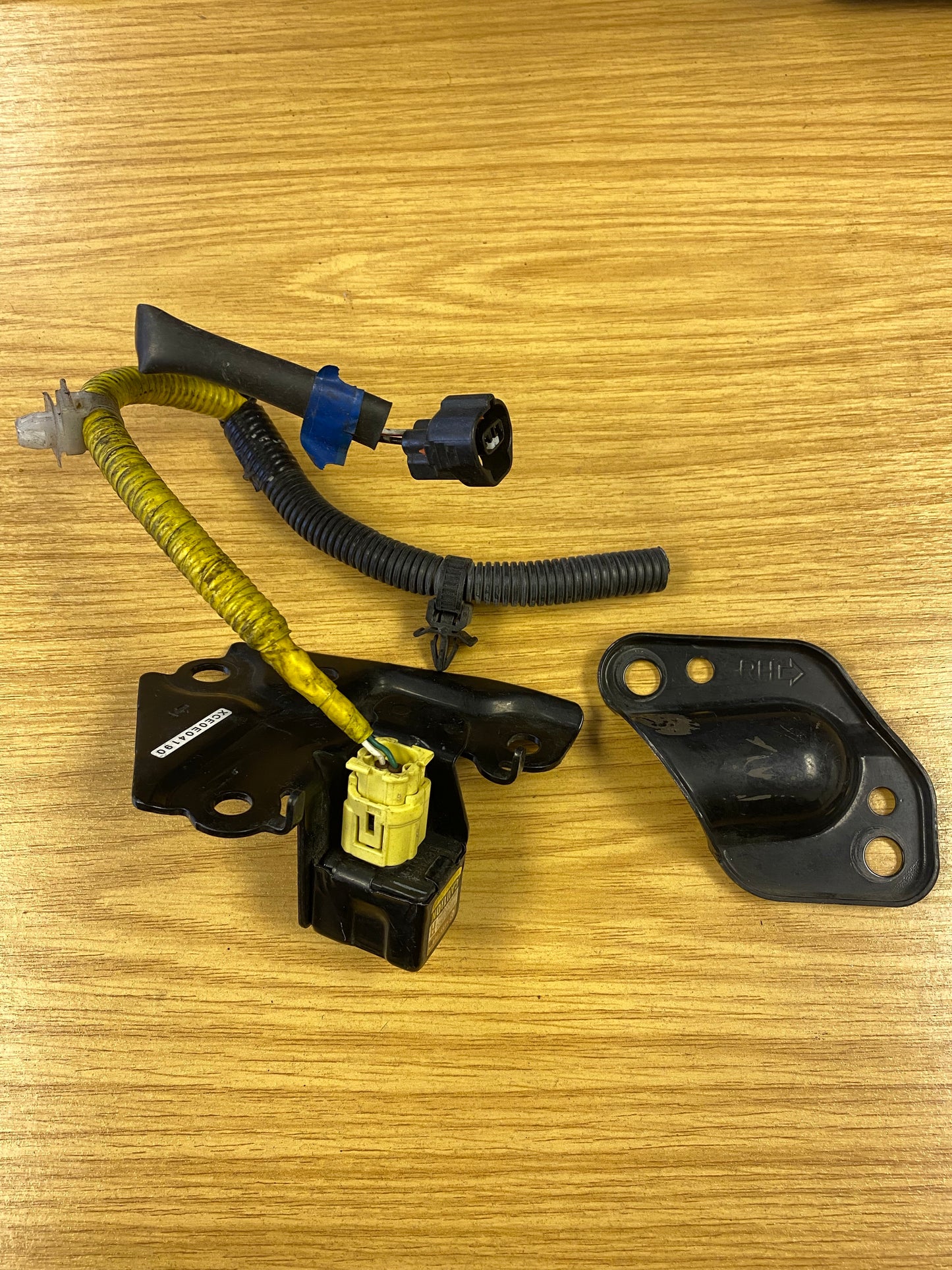 Subaru Impreza STI 8 Blobeye Front Right Airbag Air Bag Sensor Bracket & Wiring