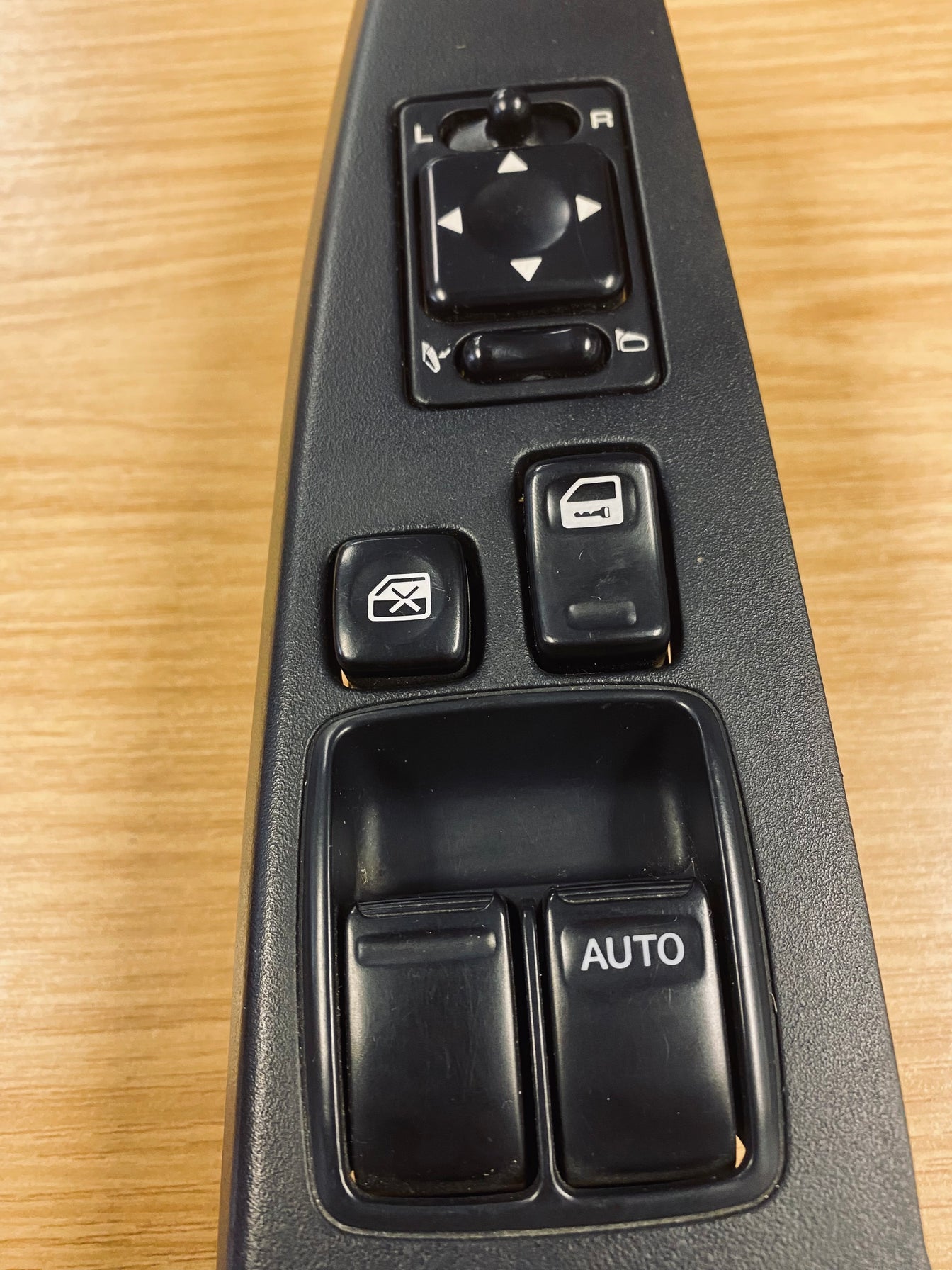 Nissan Skyline GTT GTR R34 Electric Windows & Mirrors Switch Drivers Side (3)