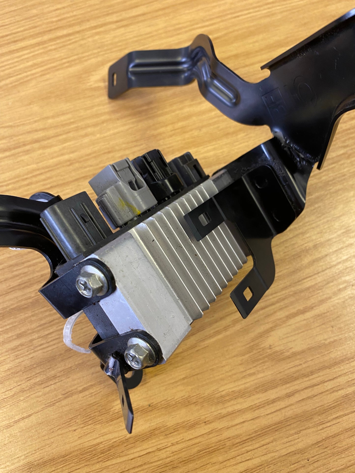 Subaru Forester Legacy ECU Control Unit EE20 TD 13-16 Glow Plug 22010AA010 (2)