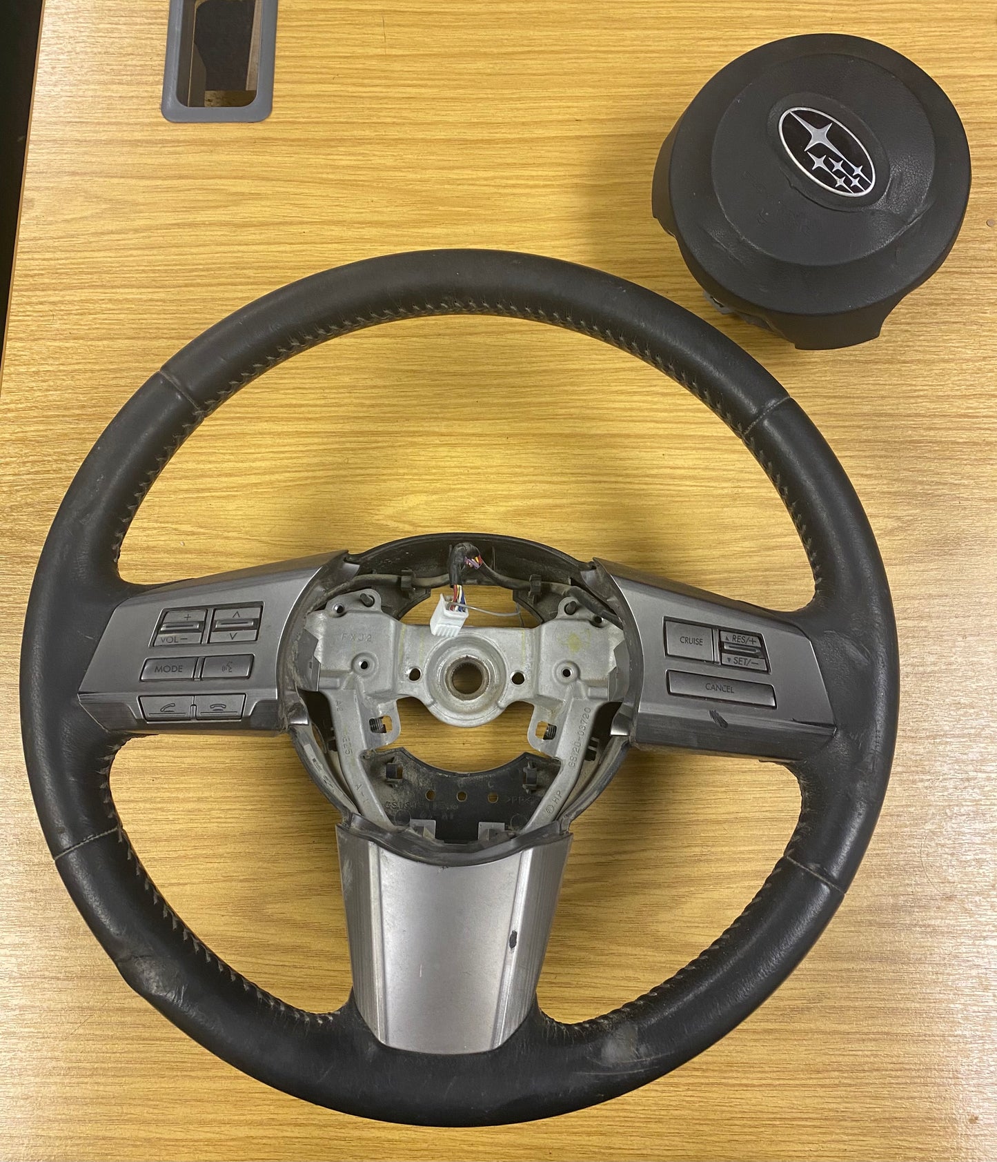Subaru Outback Multi Function Manual Steering Wheel Spares/Repairs 10-14 UK