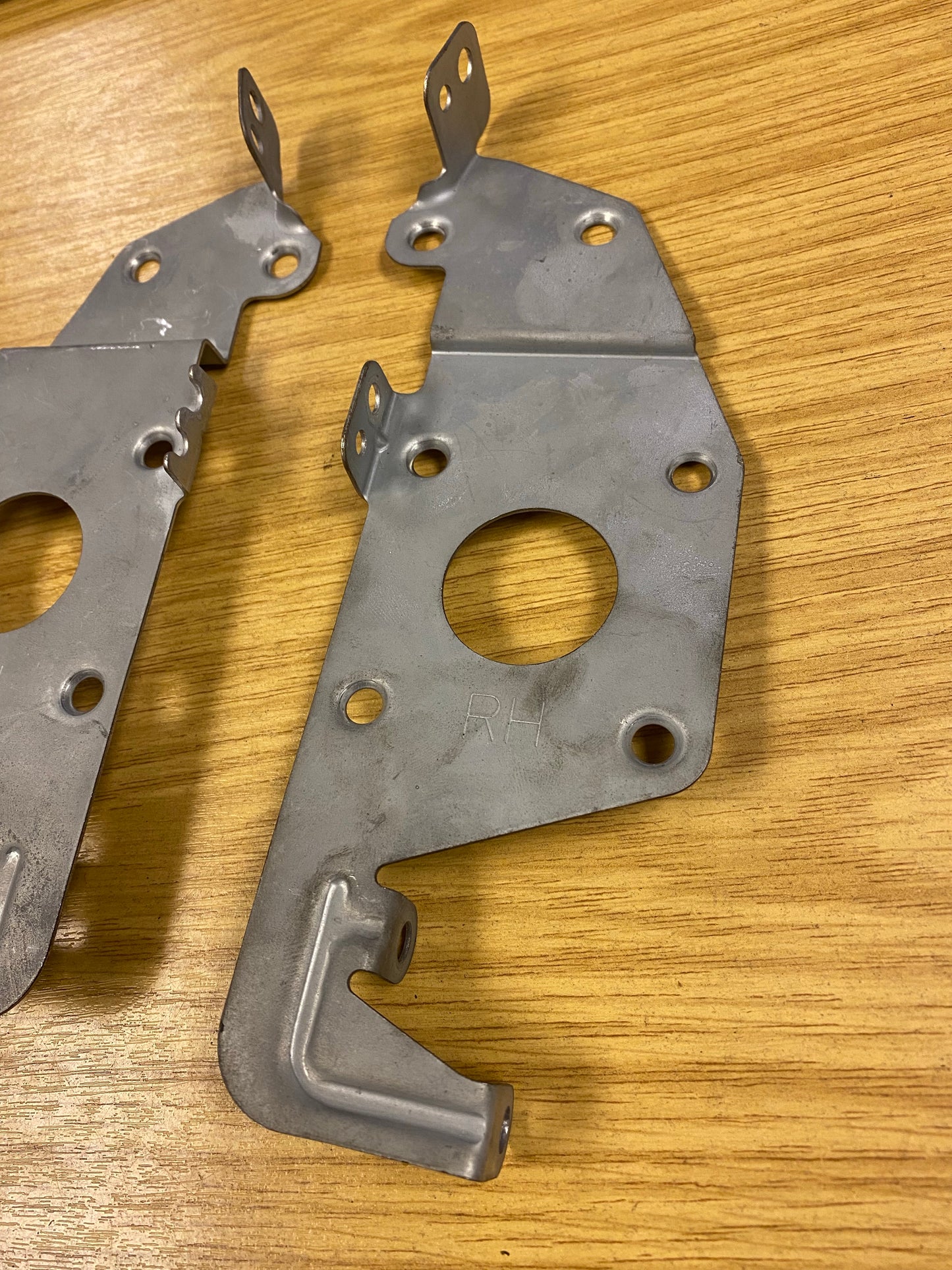 Nissan Skyline GTR R34 BNR34 Stereo Radio Mount Mounting Bracket Pair 99-02 (1)