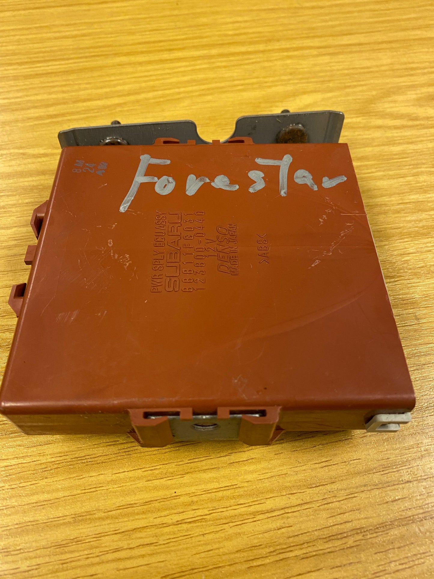 OEM Subaru Forester Power EE20 TD Supply ECU Assy Unit Denso 88811FG031