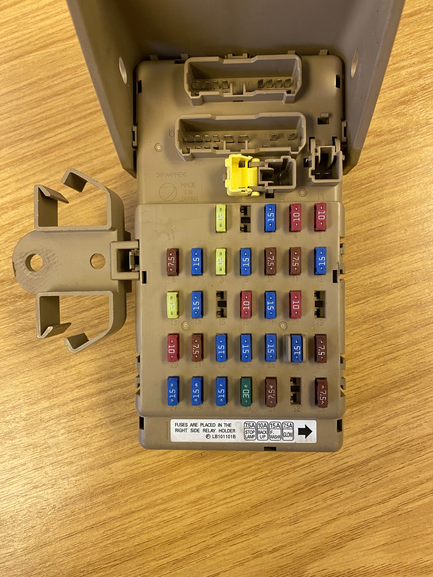 SUBARU Impreza Forester ECU Fuse Box Fuses Relay EE20 Diesel TD 82201FG010