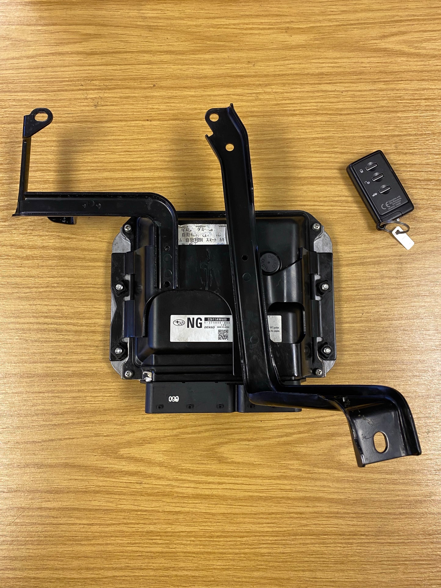 Subaru Outback 22611AW600 ECU Control Module W/ SMT Transmitter Key Denso