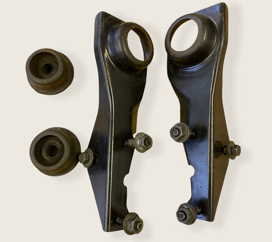 Nissan Skyline GTR R34 Intercooler IC Lower Bracket Pair Rubber Seals inc. (2)