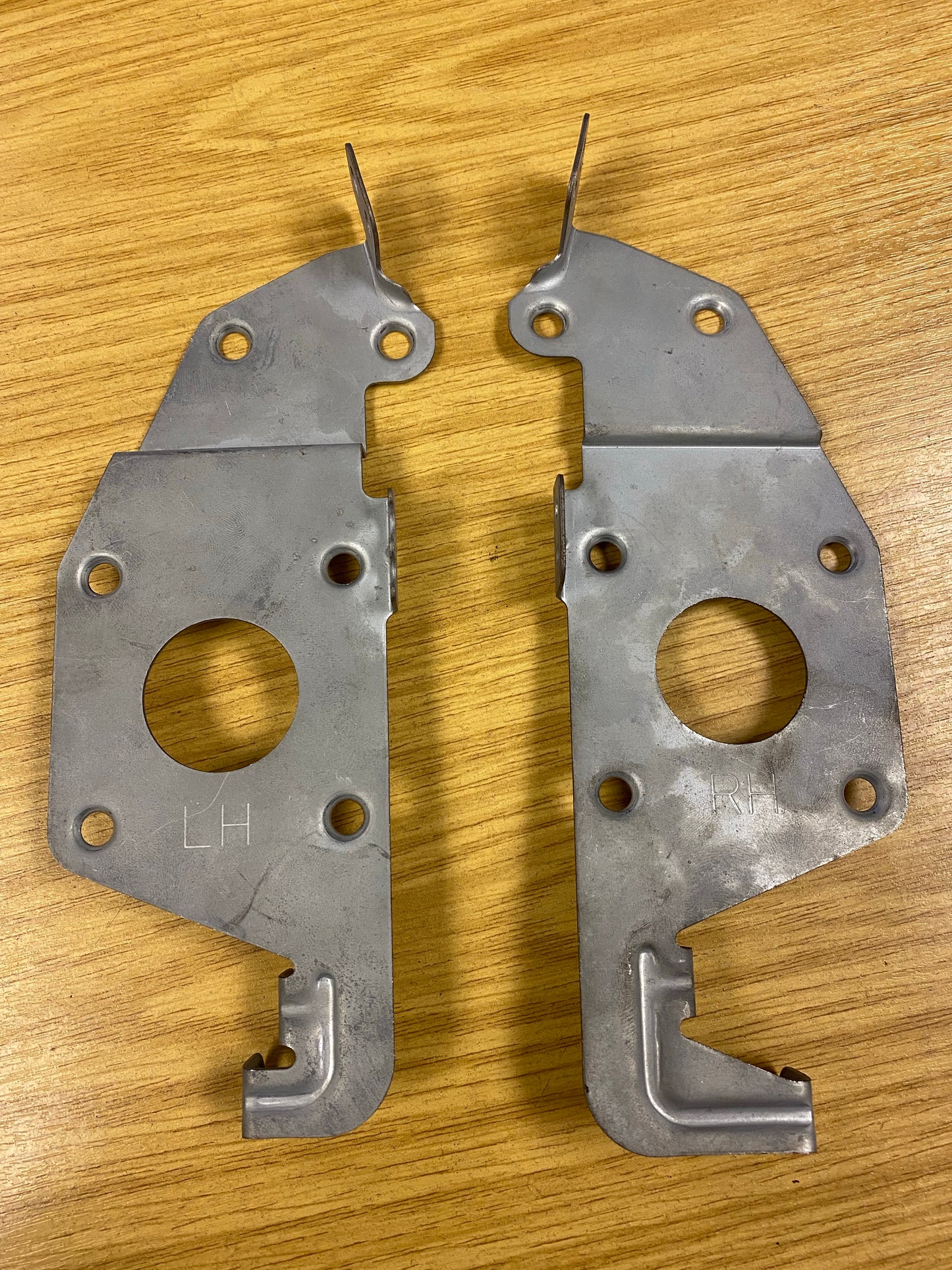 Nissan Skyline GTR R34 BNR34 Stereo Radio Mount Mounting Bracket Pair 99-02 (1)