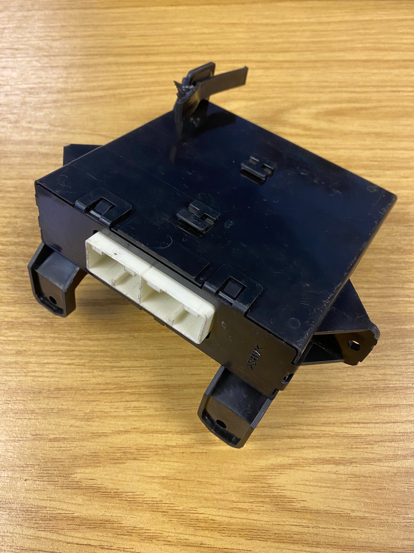 Subaru Denso ECU 5-177700-789 Assembly Damaged Bracket OEM 09-14