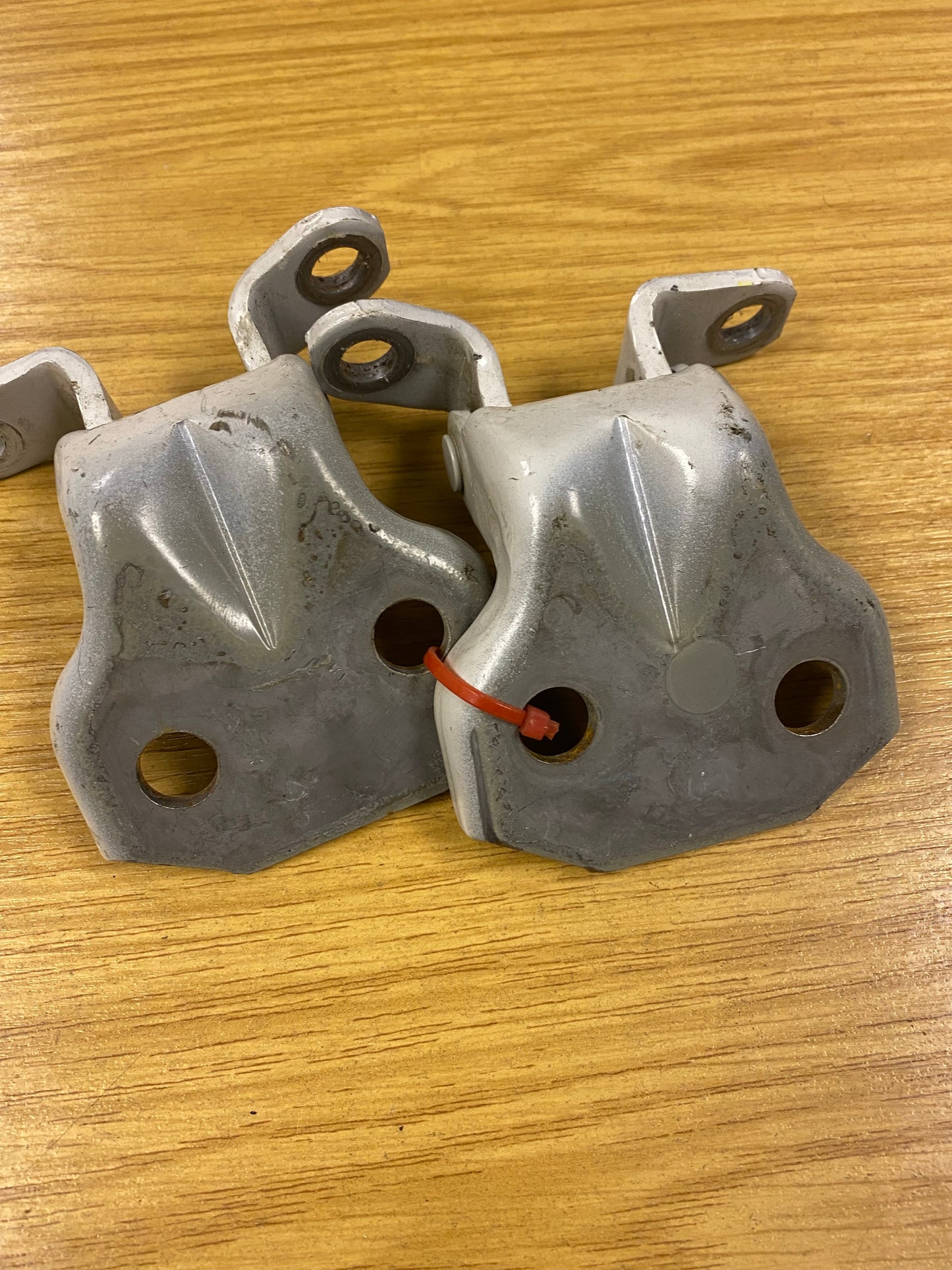 Subaru Impreza Front Right Door Hinge Hinges Pair 10-14 UK Parts