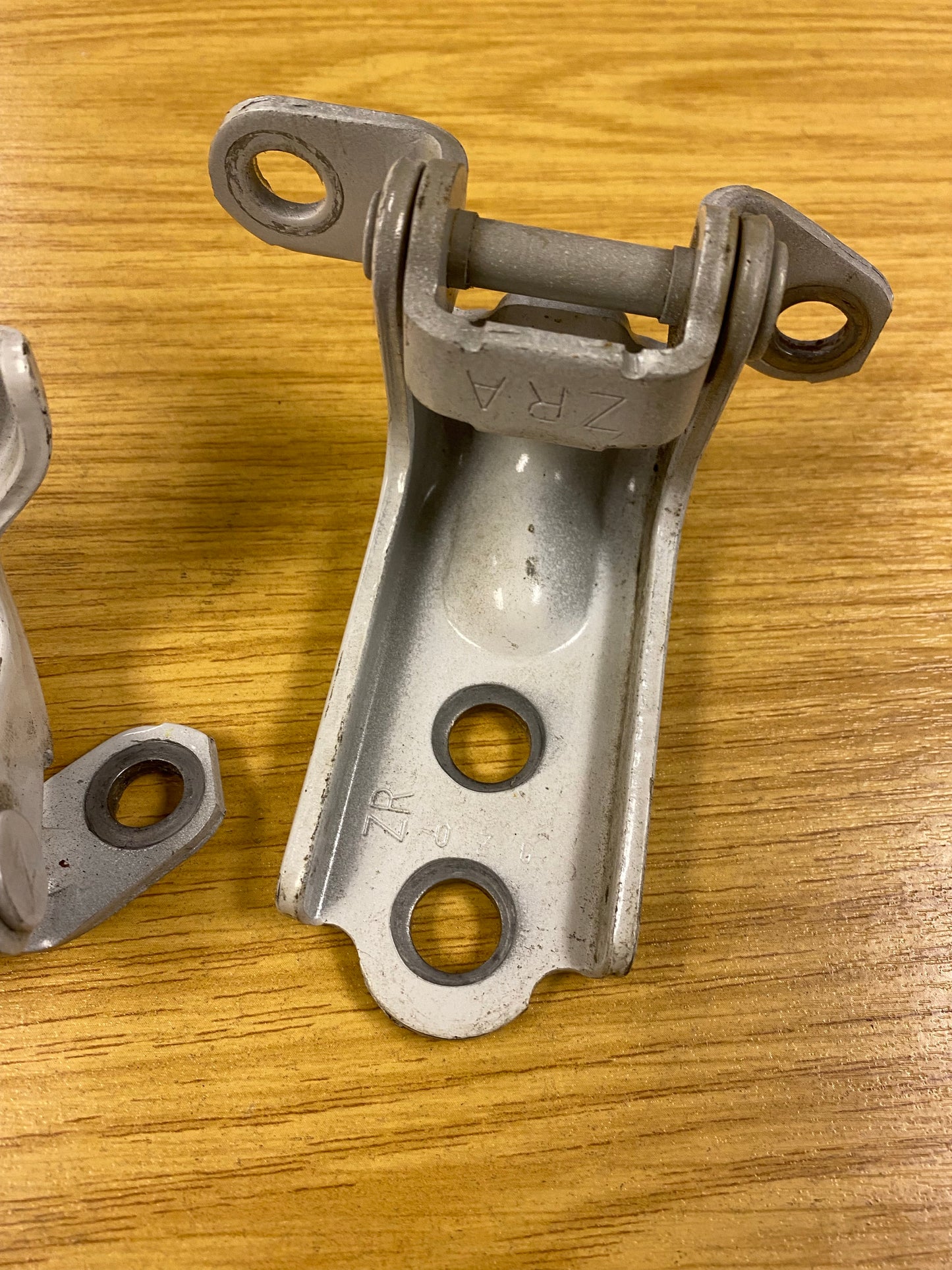 Subaru Impreza Rear Left Door Hinge Hinges Pair 10-14 UK Parts