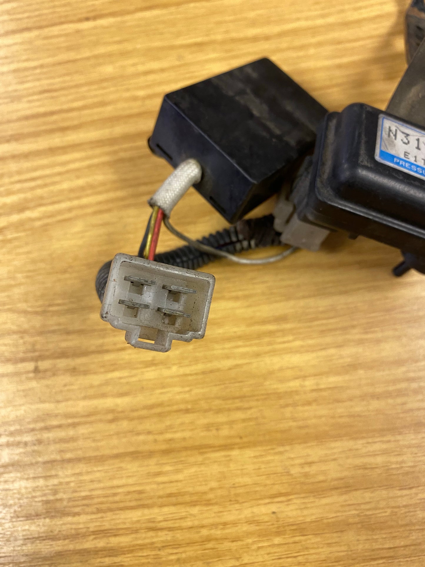 Mazda RX7 FC Boost Pressure Sensor 1986-1991 N318 E1T10771