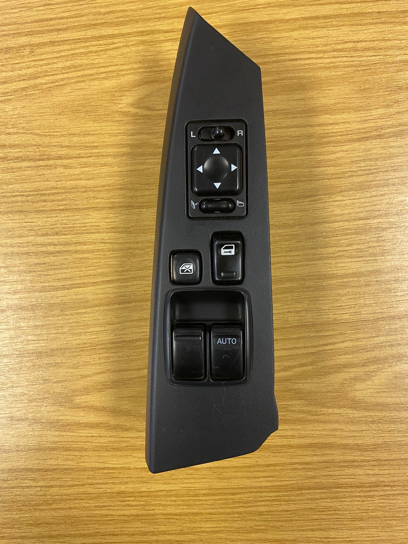 Nissan Skyline GTT GTR R34 Electric Windows & Mirrors Switch Drivers Side (1)