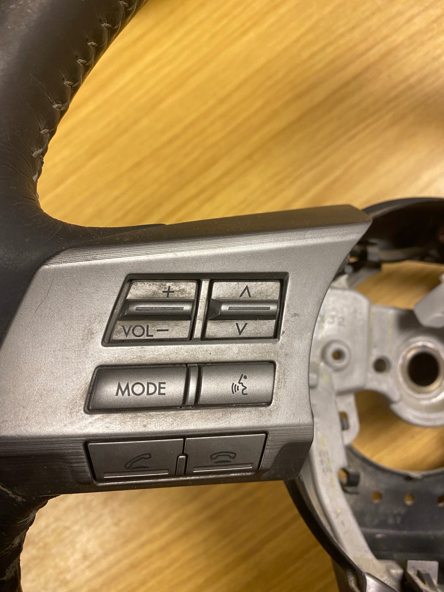 Subaru Outback Multi Function Manual Steering Wheel Spares/Repairs 10-14 UK