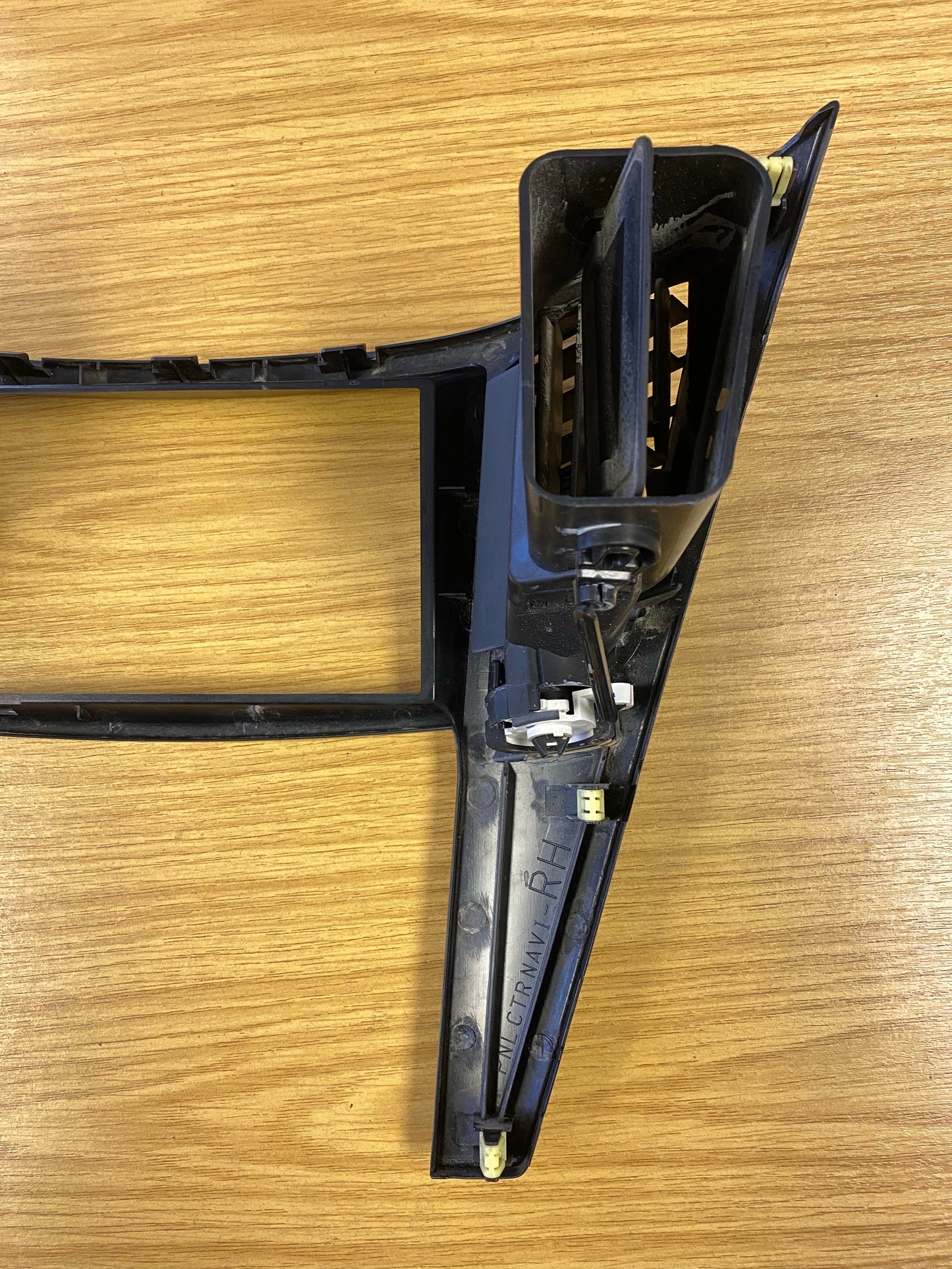 RHD Subaru Legacy Outback Centre Grill Radio Surround Assembly Vents