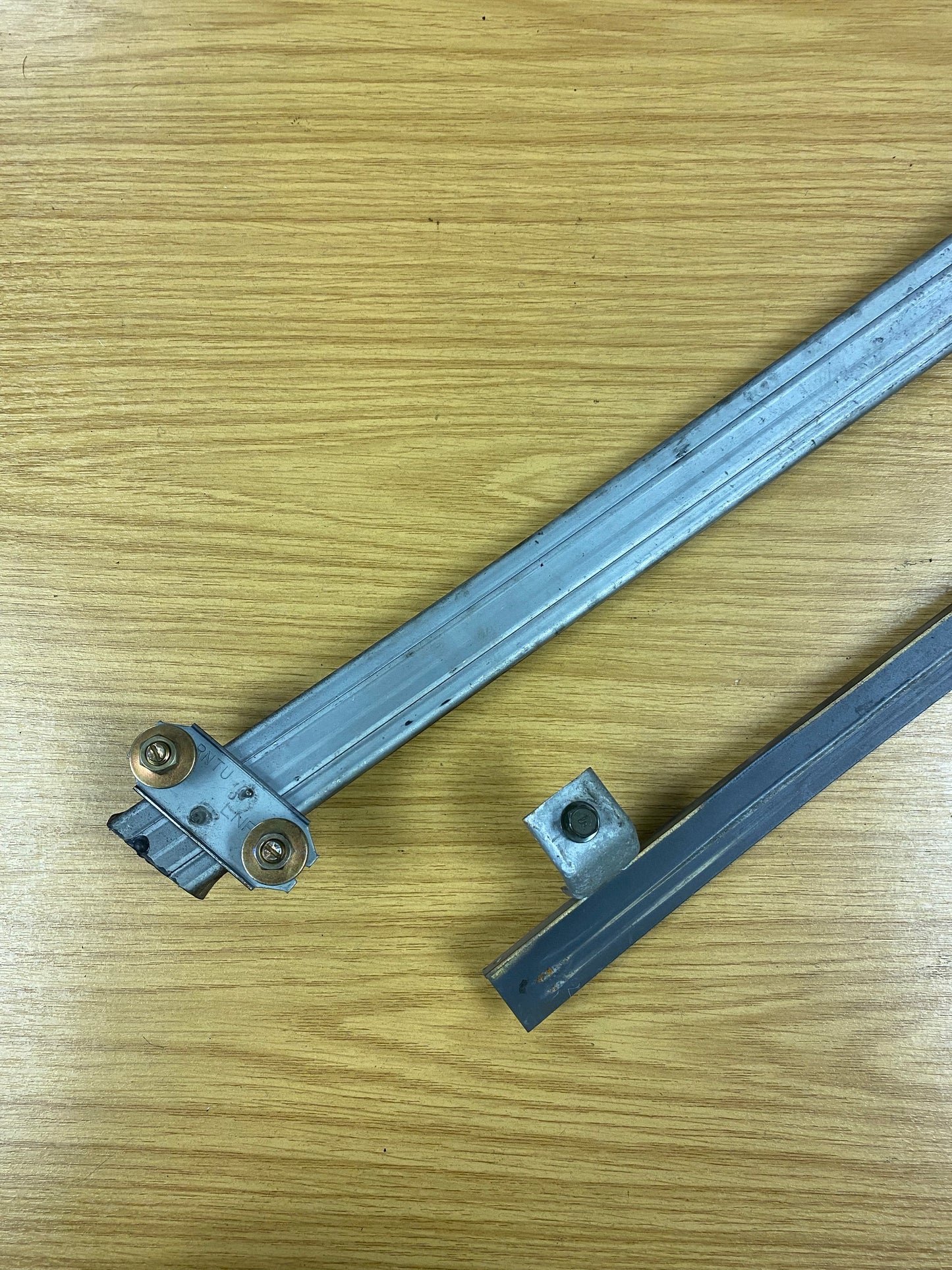 Nissan Skyline GTR GTT GT-T R34 Front Right Door Window Rail Guide Runners (2)