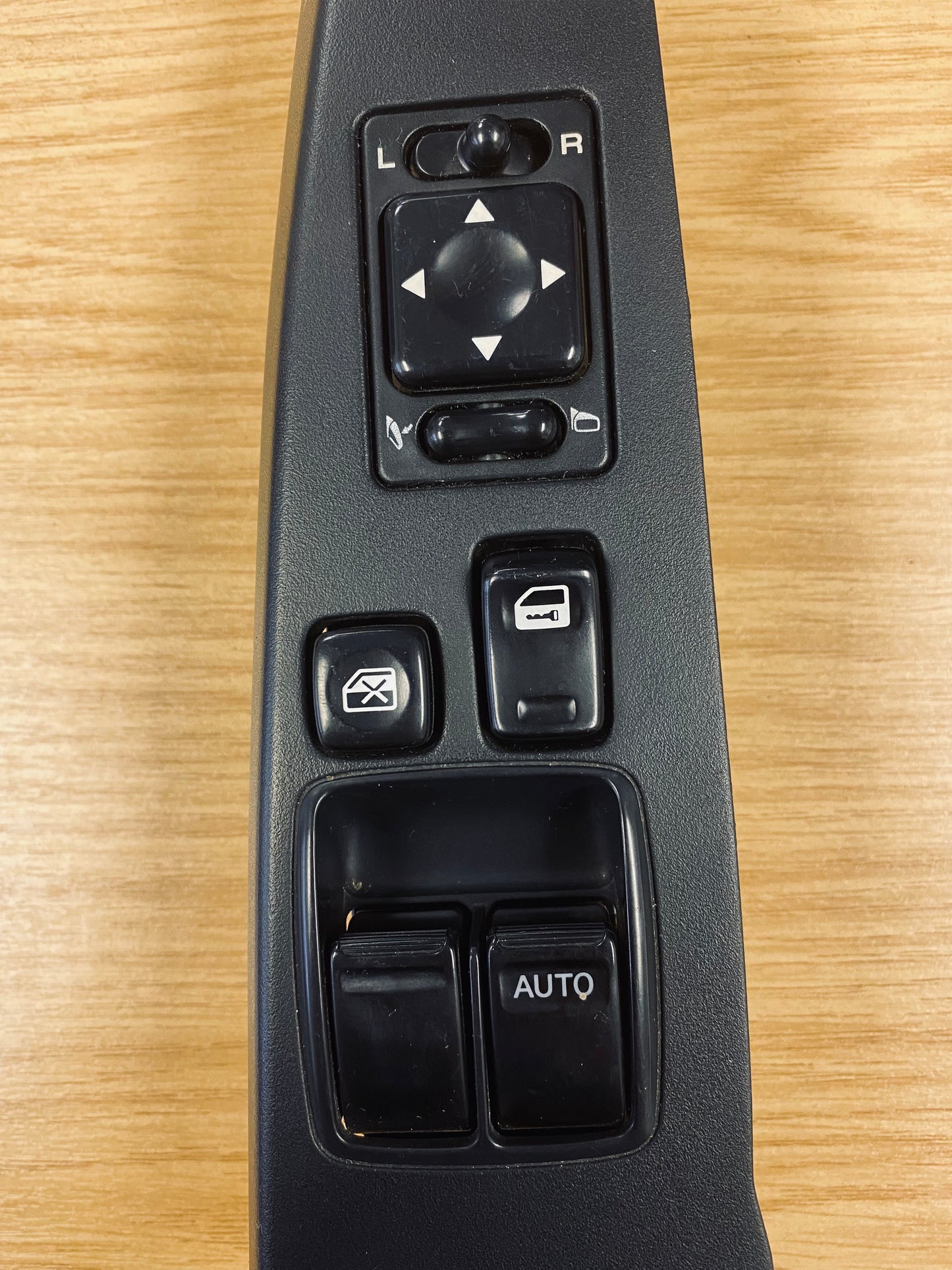 Nissan Skyline GTT GTR R34 Electric Windows & Mirrors Switch Drivers Side (2)