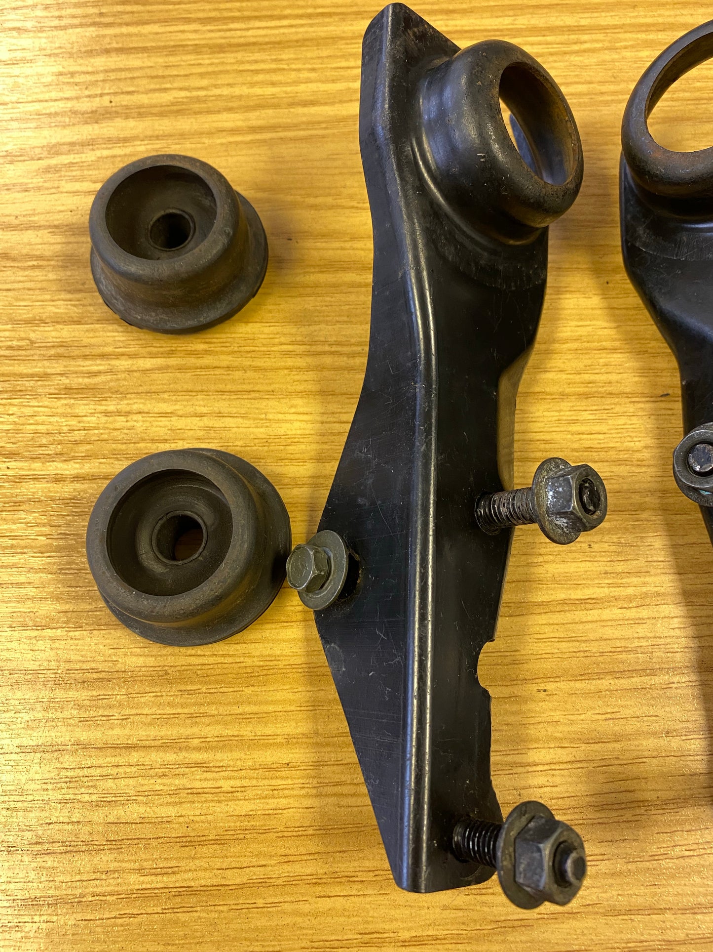 Nissan Skyline GTR R34 Intercooler IC Lower Bracket Pair Rubber Seals inc. (2)