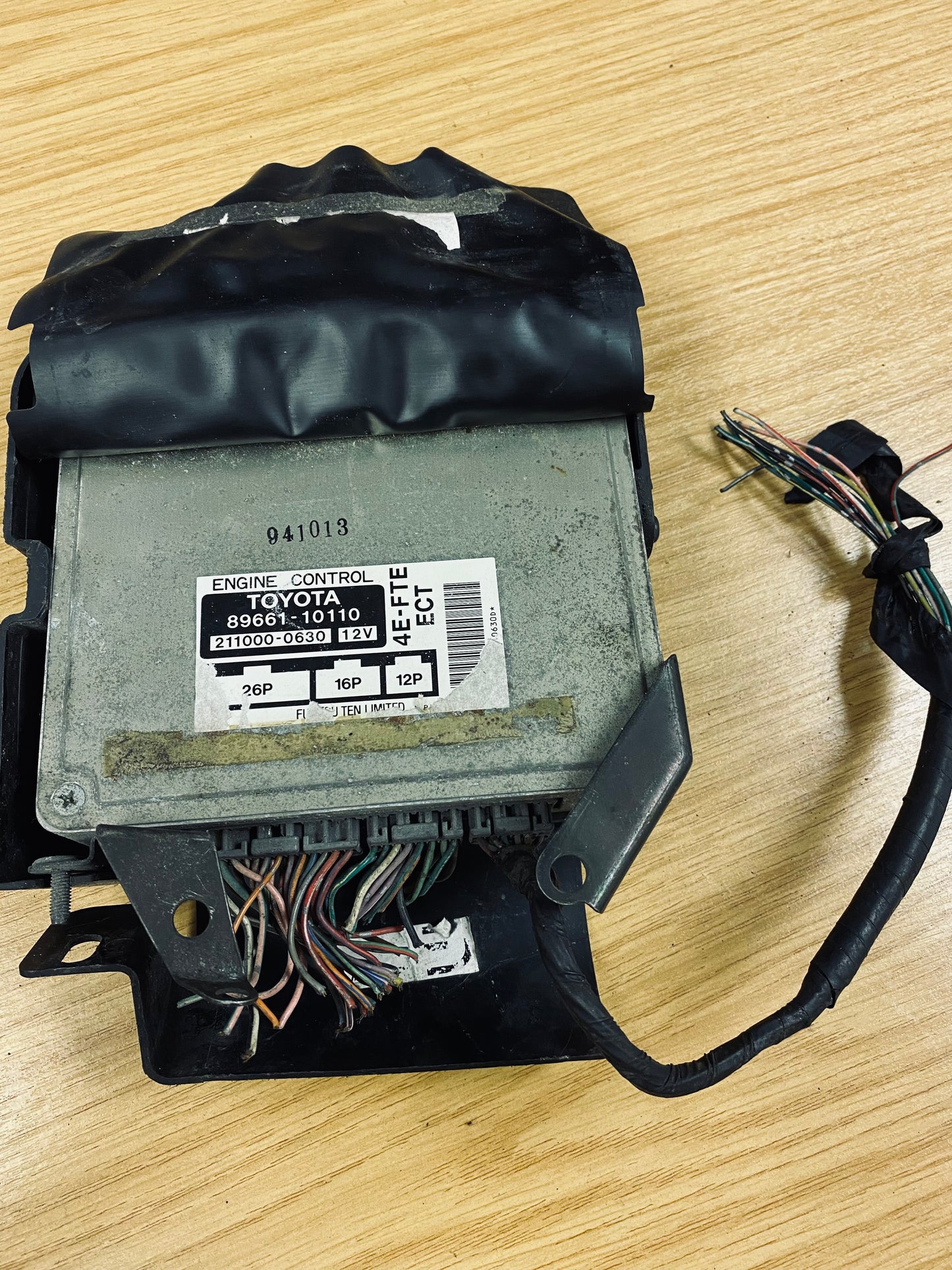 Toyota Starlet 3 Pin EP82 4E-FTE Engine Control Unit Module ECU 89661-10110 (1)