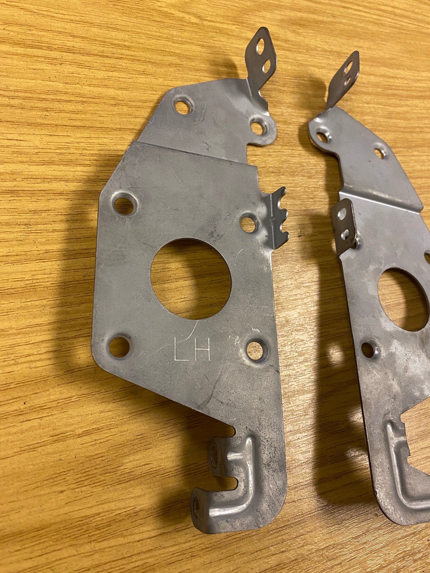 Nissan Skyline GTR R34 BNR34 Stereo Radio Mount Mounting Bracket Pair 99-02 (1)
