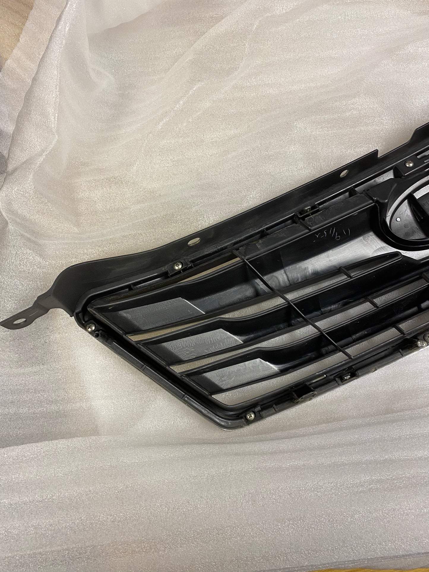 Subaru Legacy Outback MK4 Front Bumper Bonnet Grille Grill 09-14 (1)