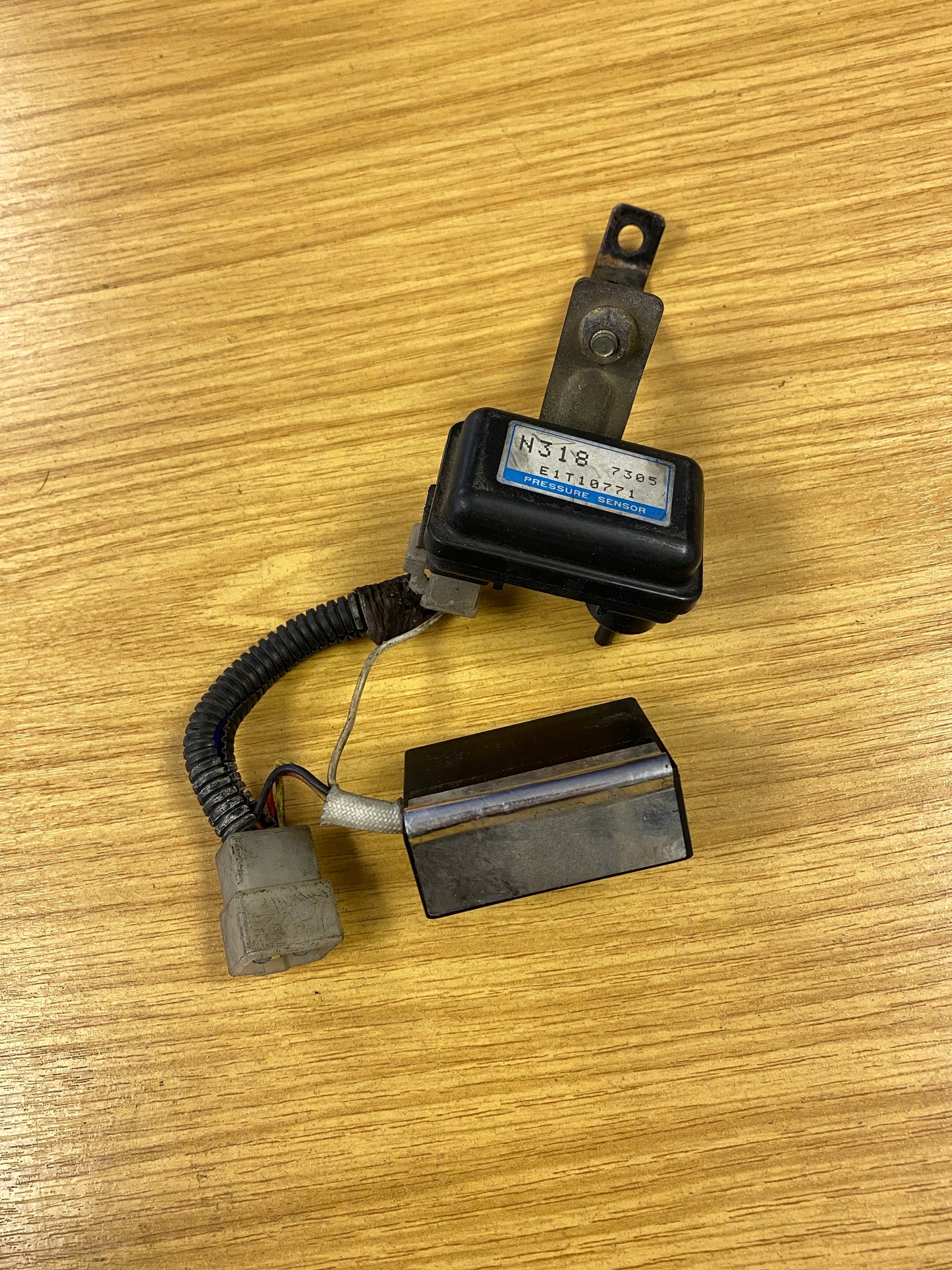 Mazda RX7 FC Boost Pressure Sensor 1986-1991 N318 E1T10771