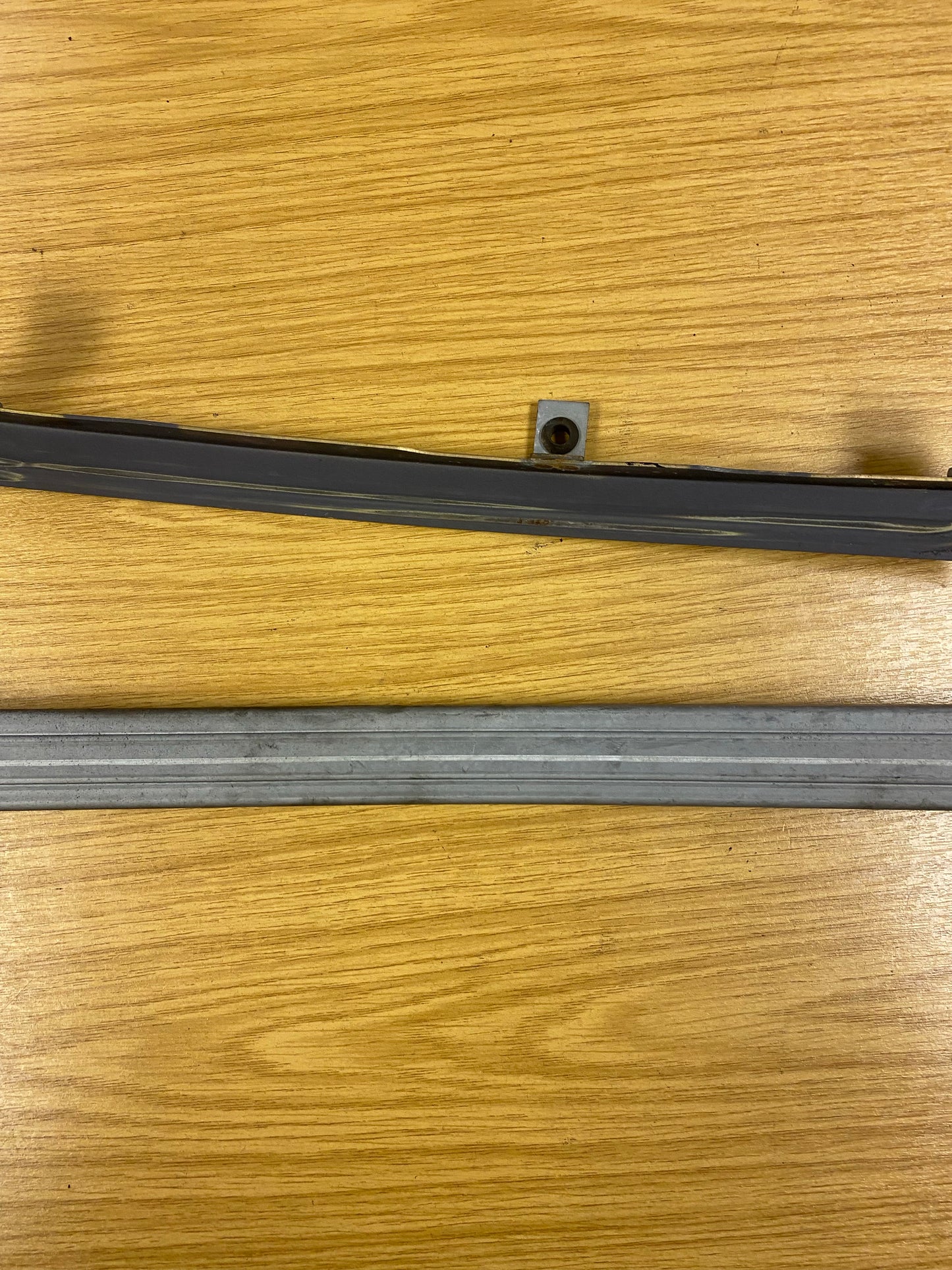 Nissan Skyline GTR GTT GT-T R34 Front Right Door Window Rail Guide Runners (1)