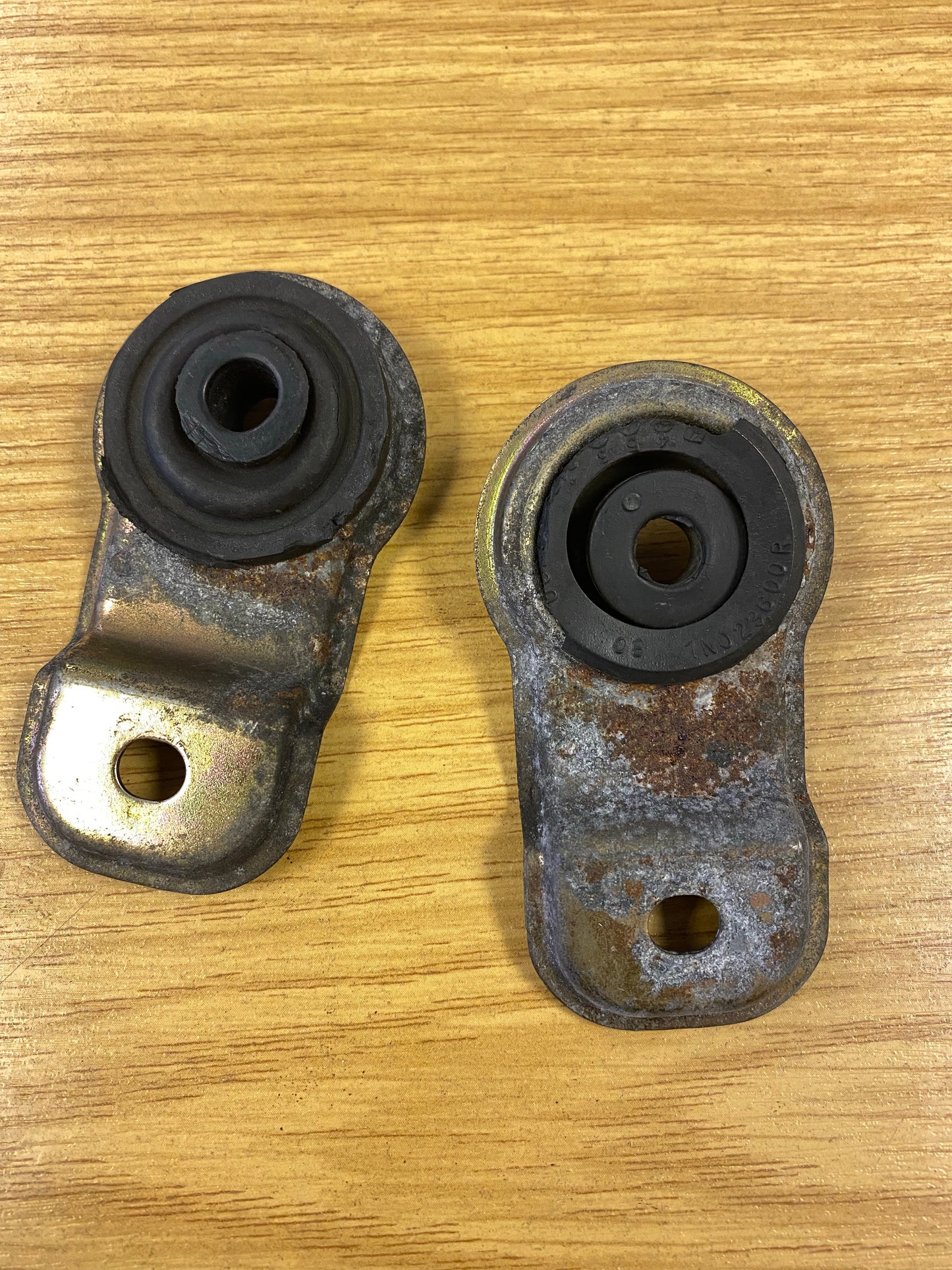 Nissan Skyline GTT R34 Radiator Brackets Damaged Rubber UK JDM OEM PARTS