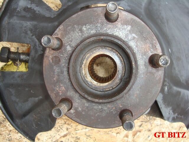 Nissan Skyline GTR R32 Front Right OS Wheel Hub & Knuckle