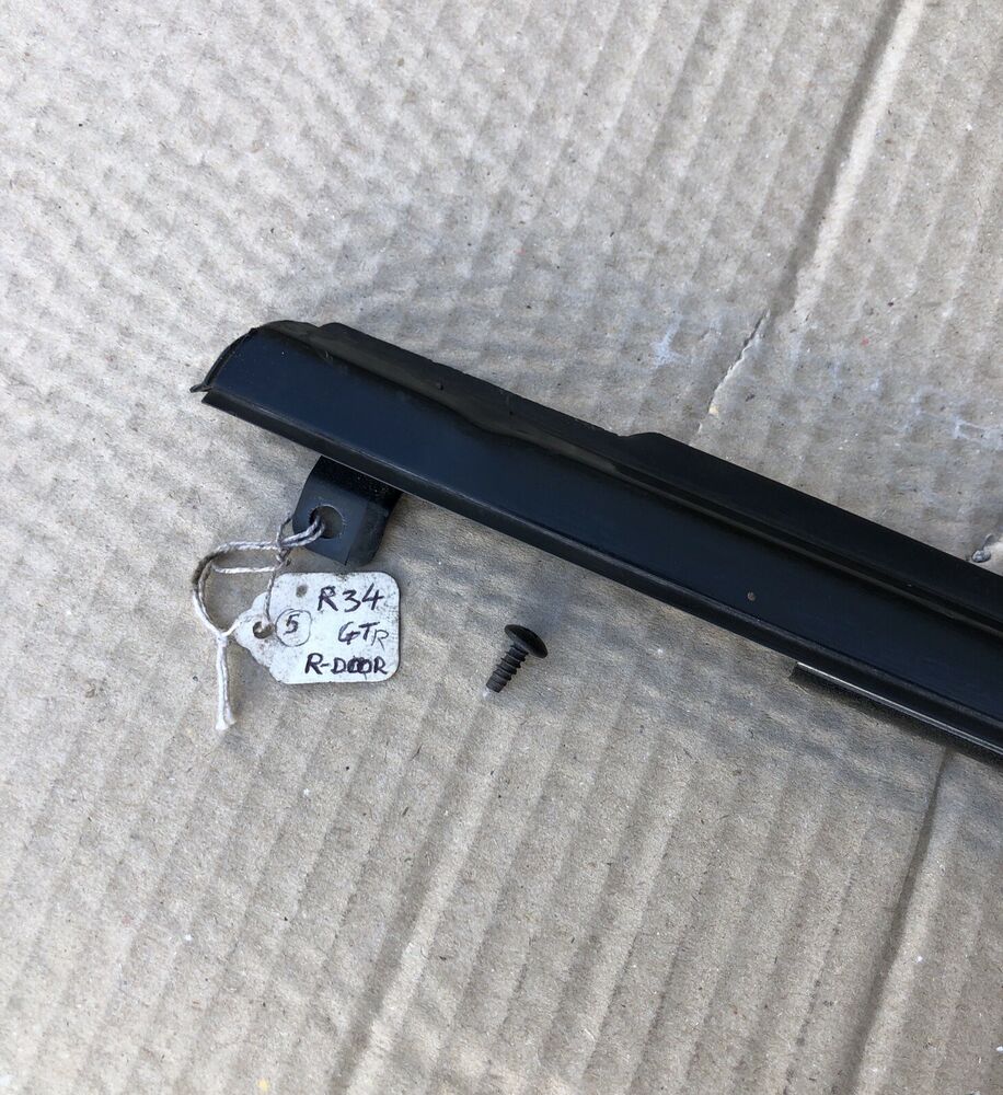 Genuine Nissan Door Window Weatherstrip Molding Kit (Pair) For Skyline R32 GTR/GTST - OEM Black Rubber