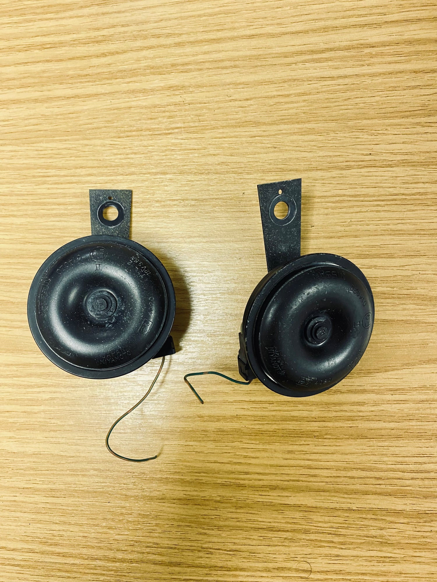 Gt R R34 Horn Nissan Skyline GTR R34 BNR34 Dual Twin Horn Horns Assembly Wires Pair ...