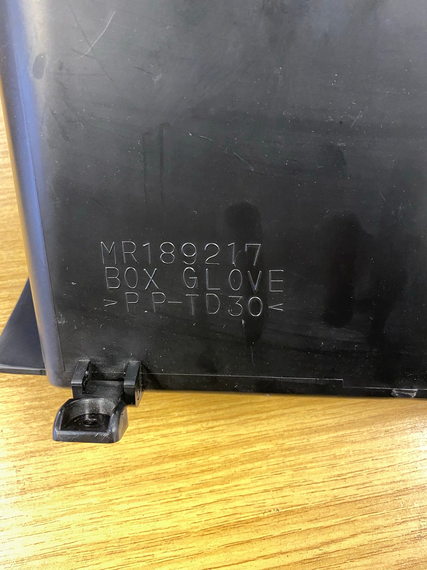 Mitsubishi Evo 4 Evo 5 Evo 6 Glove Box Compartment MR189217 Broken Clip