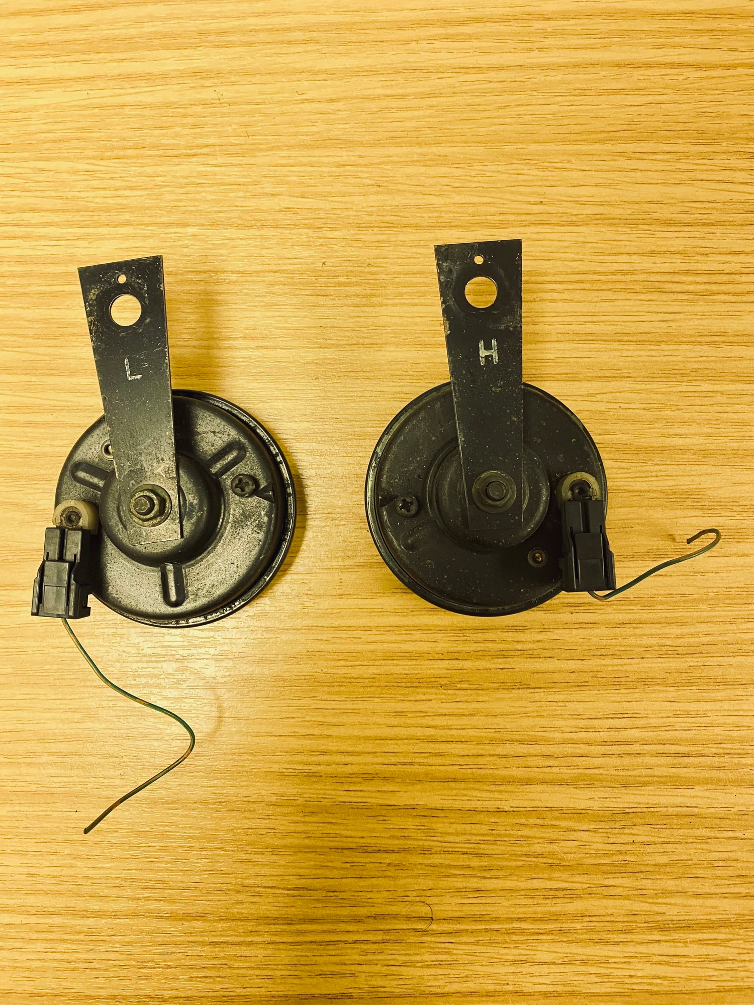 Gt R R34 Horn Nissan Skyline GTR R34 BNR34 Dual Twin Horn Horns Assembly Wires Pair ...