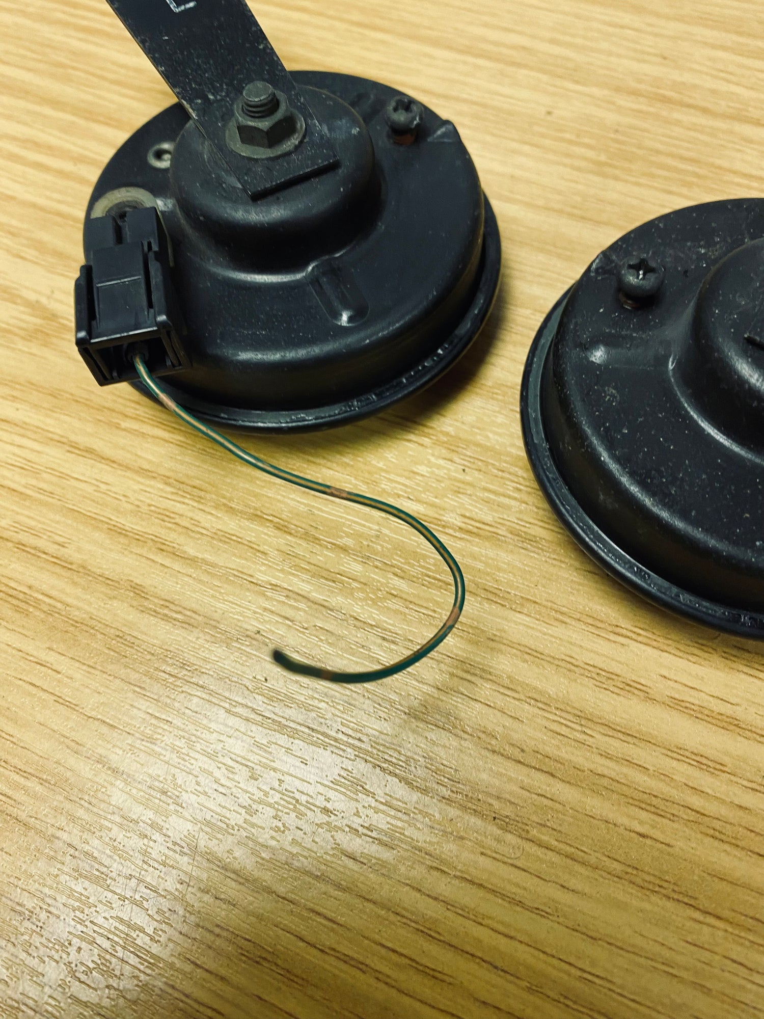 Gt R R34 Horn Nissan Skyline GTR R34 BNR34 Dual Twin Horn Horns Assembly Wires Pair ...